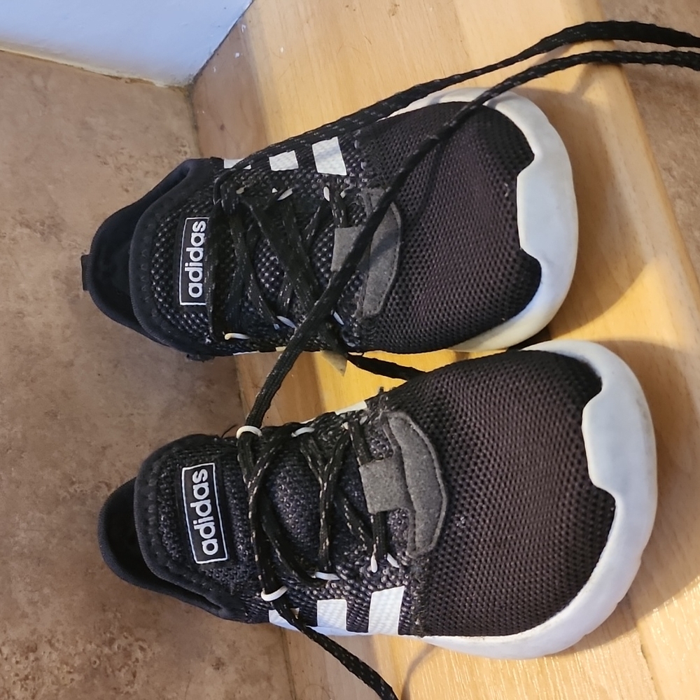 Youth running shoes